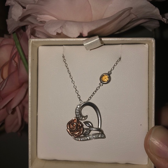 Disney enchanted heart & rose necklace - Picture 1 of 5